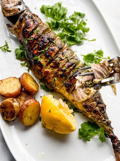 Whole Mackerel Recipe, Baked Mackerel, Mackerel Recipe, Easy Fish Dinners, Grilled Mackerel, Mackerel Recipes, Mackerel Fish, Roast Fish, Indian Recipes Authentic