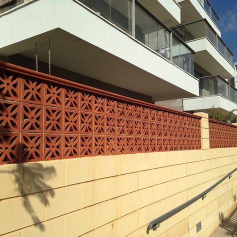 Terracotta Block Wall, Terracotta Jali Compound Wall, Terrace Boundary Wall Design, Jalli Wall, Brick Balcony, Loster Beton, Jalli Design, Penthouse Ideas, Roster Beton