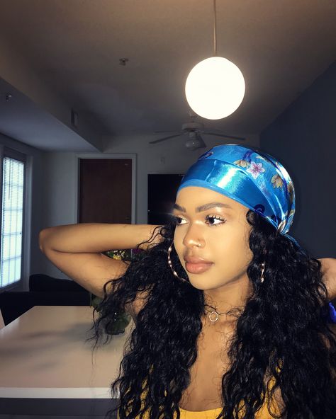 @shesoglorious Hair Scarf Styles, Head Scarf Styles, Peinados Fáciles Para Cabello Corto, Bandana Hairstyles, Hair Wraps, Baddie Hairstyles, Black Girls Hairstyles, Scarf Hairstyles, Scarf Styles