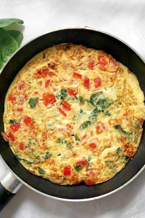 Vegetarian Omelette, Healthy Omelette, Omlet Recipes, Omelette Recipe Easy, Omelets Recipe, Veggie Omelette, Omelette Recipe, Gluten Free Recipes For Breakfast, Low Carb Dinner Recipes