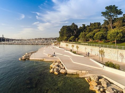 Waterfront Architecture, Landscape And Urbanism, Landscape Architecture Design, Beach Design, Beach Landscape, Contemporary Landscape, Urban Planning, Architecture Project, Urban Landscape