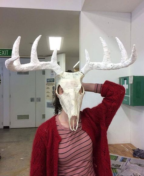 Diy Deer Skull Mask, Wendigo Mask Diy, Goat Mask Diy, Wendigo Halloween Costume, Wendigo Costume Diy, Deer Therian Mask, Wendigo Cosplay, Deer Skull Mask, Wendigo Costume