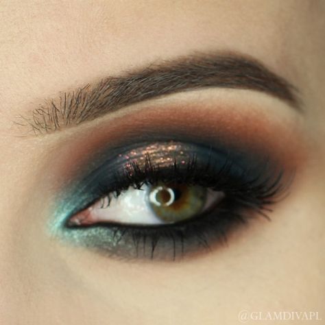 Peacock Inspired Makeup, Peacock Makeup Ideas, Hamilton Makeup, Western Makeup Looks, Peacock Eye Makeup, Peacock Makeup, Teal Makeup, Eye Makeup Styles, Eye Makeup Pictures