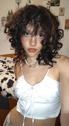 Short Hair Curly Wolfcut, Curly Short Wolfcut, Wolfcut On Curly Hair, Wavy Curly Hairstyles, Curly Wolfcut, Outgoing Personality, Coiled Hair, Curly Styles, Stylish Short Haircuts