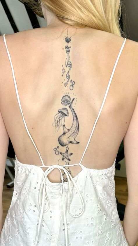 Jellyfish And Whale Tattoo, Sharks Spine Tattoo, Jellyfish Tattoo On Back, Matching Tattoos Jellyfish, Insect Spine Tattoo, Whale Shark Tattoo Color, Whale Shark Back Tattoo, Whale Spine Tattoo, Whale Shark Spine Tattoo