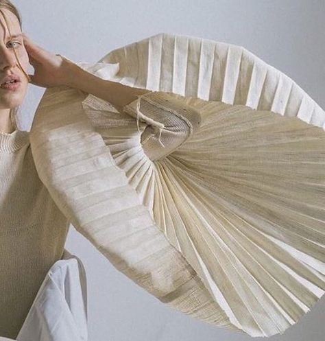 McMullin & co. (@mcmullinandco) • Instagram photos and videos Pleated Knit, Fashion Gone Rouge, Design Textile, Pleated Fabric, Sleeve Detail, Fashion Details, Editorial Fashion, Fashion Art, Knit Top