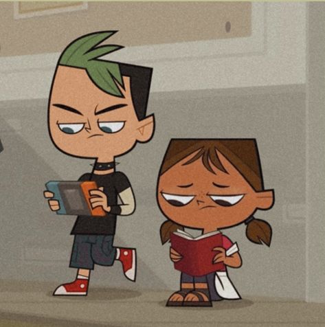 I like th fact that Courtney reads and Duncan plays a video game. Arguing Drawing Reference, Total Drama Island Duncan, Courtney Total Drama, Duncan And Courtney, Duncan Total Drama, Total Dramarama, Alvin And The Chipmunks, Drama Total, Friends Wallpaper