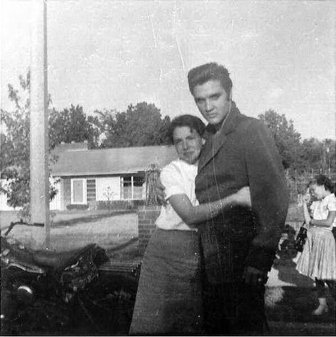 50s Elvis, Elvis Presley Priscilla, King Elvis Presley, Young Elvis, John Lennon Beatles, Elvis Presley Pictures, Beatles John, Elvis Presley Photos, Chuck Berry