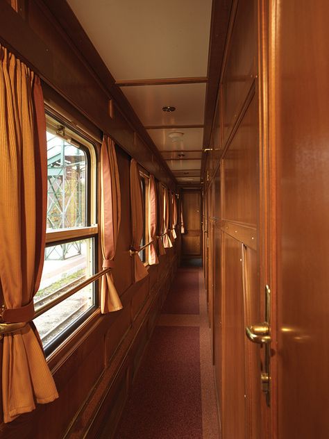 Train Travel Aesthetic, Europe By Train, Train Aesthetic, Simplon Orient Express, Europe Train, Elegant Restaurants, Luxury Train, Rail Car, Old Trains