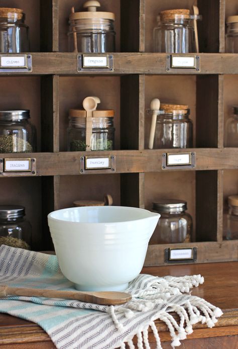 Antique Spice Rack DIy Wooden Cubby Shelf, Spice Rack On Pantry Door, Spice Rack Design, Best Spice Rack, Spice Rack Ideas, Rack Decoration, Door Spice Rack, Drawer Spice Rack, Wall Spice Rack