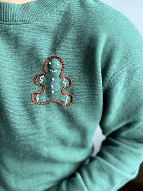 Cheap Embroidered Winter Sweater, Christmas Embroidered Sweaters 2022, Embroyed Christmas Sweaters, Christmas Embroidery Tshirts, Hand Embroidery Christmas Shirts, Cookie Sweater, Patterns Outfit, Christmas Hand Embroidery, Diy Ugly Christmas Sweater