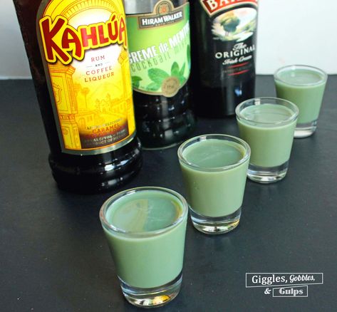 Shots Alcohol Recipes, Cocktail Drinks Alcoholic, Shots Alcohol, Yummy Alcoholic Drinks, Mixed Drinks Alcohol, Boozy Drinks, Shot Recipes, Mixed Drinks Recipes, Cocktail Drinks Recipes