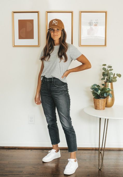 Outfit Ideas With Blue Jeans, Megan Outfit, Everyday Fall Outfits, Wardrobe Reset, Casual Neutral Outfits, Weekend Outfit Fall, Mom Outfits Fall, Jeans And T Shirt Outfit, Casual Weekend Outfit