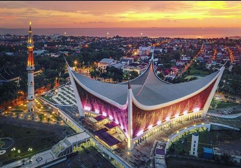 Grand Mosque of West Sumatra, Padang City,  Indonesia. Foto Masjid, Franklin Planner, West Sumatra, Airport Design, Mosque Architecture, 3d Street Art, Beautiful Mosques, Grand Mosque, Fruit Illustration