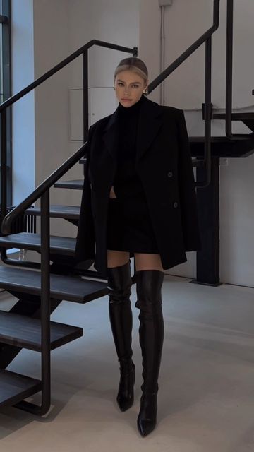 Long High Heel Boots Outfit, Over The Knee Boot Winter Outfit, Black Long Shoes Outfit, Long Heels Outfit, Black Boots High Knee, Outfit Ideas With High Boots, Black Leather High Heel Boots Outfit, Black Leather Over The Knee Boots Outfit, Over The Knee Heels Outfit