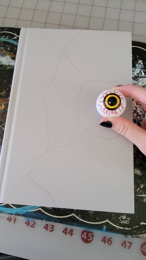 Diy Book From Hocus Pocus, Sanderson Sisters Crafts, Hocus Pocus Diy Decorations, Hocus Pocus Book Diy, Hocus Pocus Trunk Or Treat Ideas, Hocus Pocus Decor Diy, Hocus Pocus Crafts Diy, Diy Hocus Pocus Spell Book, Diy Spell Book