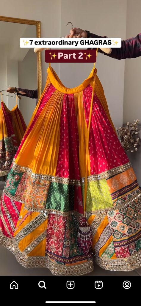 Chaniya Choli Designs Navratri, Hot Blouse Designs, Latest Traditional Dresses, Choli Blouse Design, Chaniya Choli Designs, Garba Dress, Navratri Dress, Trendy Outfits Indian, Diy Fashion Scarf