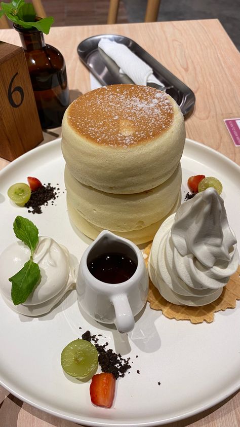 Japanese Pancake Aesthetic, French Cuisine Aesthetic, Japanese Dessert Aesthetic, Japan Breakfast, Pancake Aesthetic, Cute Pancakes, Japanese Fluffy Pancakes, Pancakes Aesthetic, Japanese Pancake