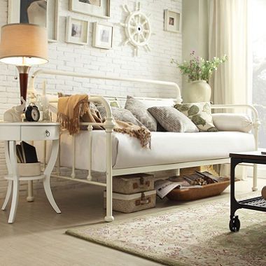 White Daybed, Daybed Room, Muebles Shabby Chic, Metal Daybed, Office Guest Room, Classic Bed, Day Bed, Iron Metal, Spare Bedroom