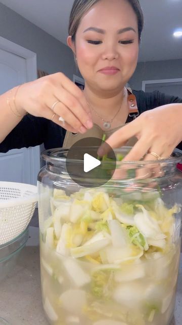 Stephanie Tea on Instagram: "Late last night I stayed up with my parents to prep for Lunar New Year 🧧 My dad’s prepping his food for LNY and I needed to clear the fridge a bit so I decided to test a new recipe with leftover cabbage and radish. (Making Baek Kimchi aka White Kimchi)

I love our conversations in the kitchen because we all learn from each other and I love hearing my parents stories ❤️ 

#lunarnewyear #foodprep #teochew

 Anyway, where are my #GAGINANG ?" White Radish Kimchi, Baek Kimchi, Stephanie Tea, Leftover Cabbage, White Kimchi, Kimchi Cabbage, Radish Kimchi, Kimchi Recipe, Asian Foods