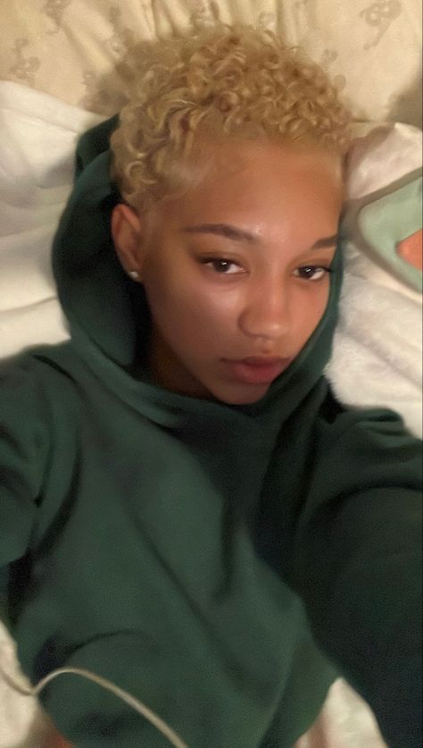 Big Chop And Color, Big Chop Styles Black Women, Bald Curly Hair, Big Chop Natural Hair Color, Big Chop Dyed Hair, Dyed Pixie Cut Black Women, Blonde Big Chop, Twa Colored Natural Hair, Baddies With Short Hair