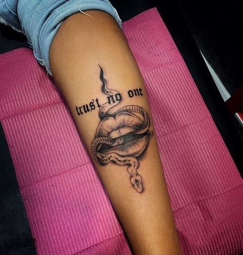 Font Tato, Cute Thigh Tattoos, Girl Thigh Tattoos, Cute Hand Tattoos, Pretty Hand Tattoos, Clever Tattoos, Tattoos For Black Skin, Forearm Tattoo Women, Pretty Tattoos For Women