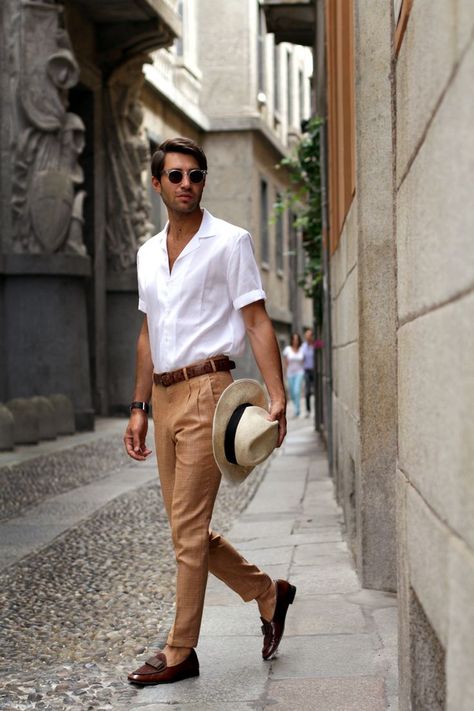 stylish-and-light-men-summer-work-outfits-16 Gentleman Jewelry, Men Work Outfits, White Short Sleeve Shirt, Cheap Clothing, Mens Fashion Blog, Summer Work Outfits, Cooler Look, Herren Outfit, Mode Masculine