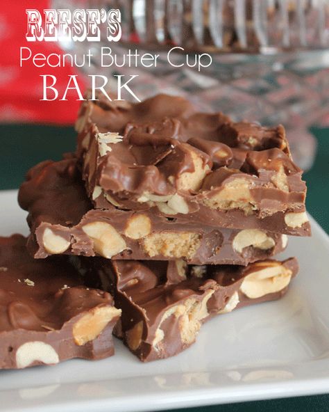 Reese's Peanut Butter Cup Bark-sure to satisfy and chocolate and peanut butter lover. Peanut Butter Bark, Jul Mad, Reese's Peanut Butter Cup, Bark Recipe, Peanut Butter Lovers, Peanut Butter Cup, Reeses Peanut Butter Cups, Reeses Peanut Butter, Chocolate Chocolate