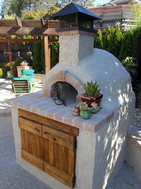 Brick Pizza Oven Outdoor, Backyard Pizza Oven, Pizza Oven Outdoor Kitchen, Diy Pizza Oven, Outdoor Island, Brick Pizza Oven, Kitchen Design Diy, Clay Oven, Outdoor Oven