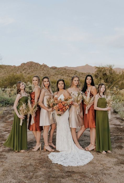 Desert Wedding Flowers, Desert Wedding Reception, Terracotta Bridal Bouquet, Pampas Grass Ceremony, Rust And Terracotta, Simple Bridesmaid Bouquets, Copper Bridesmaid Dresses, Boho Desert Wedding, Bridesmaid Bouquet Alternatives