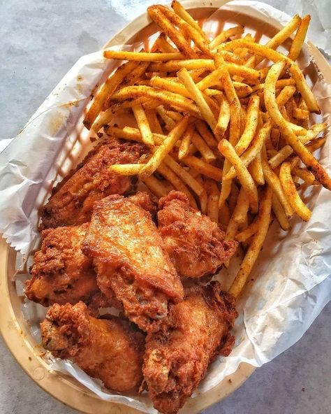 pinterest: @TRUUBEAUTYS💧 Fast Food Items, Ayam Goreng, Läcker Mat, God Mat, Think Food, Food Goals, Unhealthy Food, Food Obsession, French Fries