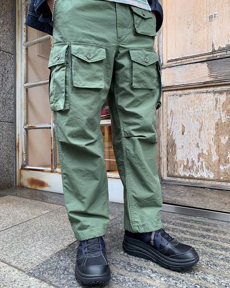 878 Likes, 3 Comments - ENGINEERED GARMENTS TOKYO (@engineered_garments_tokyo) on Instagram: “2020SS﻿ ﻿ 「ENGINEERED GARMENTS」﻿ FA Pant - Cotton Ripstop / Olive / ¥37,000+Tax﻿ ﻿ 「EG x HOKA ONE…” Pants Details, Hoka One One, Engineered Garments, Trouser Pants, Cargo Shorts, Khaki Pants, Mens Short, Tokyo, Trousers