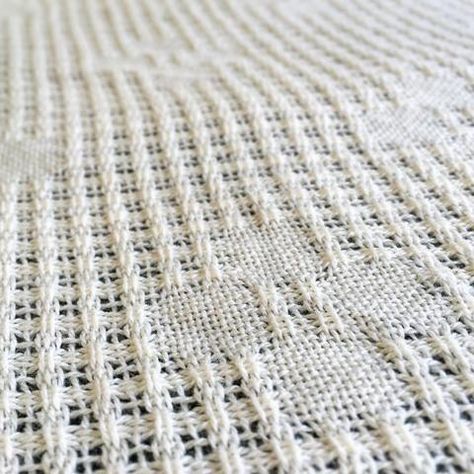 Such beautiful simplicity and character in this lace by Kara Syvertsen ~ garnet_fiber_studio Weaving Instructions, Woven Clothes, Weaving Texture, Fiber Studio, Huck Weaving, Weave Inspiration, Floor Loom, Lace Weave, Weaving Ideas