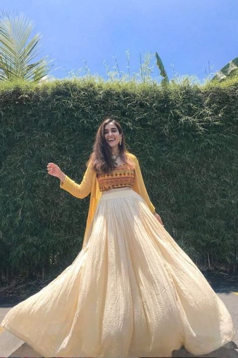 Skirts Indian Outfit, Poses In Traditional Lehenga, Simple Beautiful Lehenga, Traditional Dress With Jacket, Label Anushree Lehenga, Traditional Skirt And Top Kerala Wedding, Skirt And Top Outfits Wedding, Tops To Wear With Long Skirts, Simple Haldi Outfit Ideas