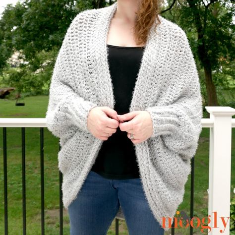 The Hygge Cocoon Cardigan is a simple crochet sweater pattern featuring an easy, over-size fit, and cozy ribbed sleeves, made with Red Heart Hygge yarn! In both Misses and Plus sizes! #mooglyblog #redheartyarns #hygge #cocoon #cardi #crochet Pola Kardigan, Cocoon Cardigan Pattern, Pola Sweater, Jaket Crochet, Knitting Patterns Cocoon, Crochet Cardigan Tutorial, Crochet Cocoon, Crochet Shrug Pattern, Shrug Pattern