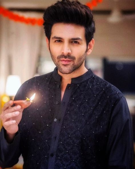 Traditional Diwali Outfits, Diwali Outfit, Indian Male Model, Boys Kurta Design, Diwali Outfits, Kartik Aaryan, Handsome Celebrities, Handsome Arab Men, Boys Kurta