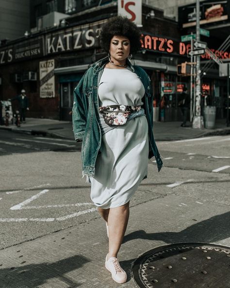 Shot by Plus Size Photographer Lydia Hudgens Plus Size Photographer, Plus Size Photography, Plus Size Posing, Plus Size Fashion Tips, Street Fashion Photography, Brand Board, Follow Instagram, Fashion Nova Jeans, Fashion Tips For Women