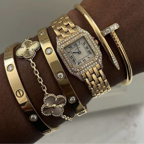 Stacked Gold Jewelry, Chica Dark, Xoxo Jewelry, Luxury Bracelets, Dope Jewelry Accessories, Jewellery Trends, Expensive Jewelry Luxury, Wrist Jewelry, Gold Luxury