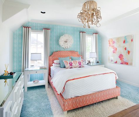 A touch of coral and pink for the white and blue bedroom Blue Teen Girl Bedroom, Blue Kids Room, Coral Bedroom, Bedroom Turquoise, House Of Turquoise, Transitional Bedroom, Decor Ikea, Teen Girl Bedroom, Dekorasi Kamar Tidur