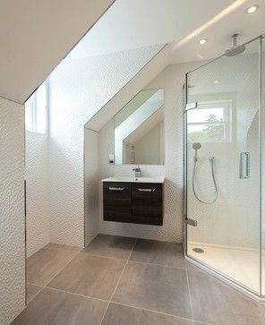 Sloped Ceiling Bathroom Design Ideas, Pictures, Remodel and Decor Corner Bathroom Vanity, Diy Bathroom Design, Loft Bathroom, White Wall Tiles, Bad Inspiration, Diy Magazine, Corner Shower, Modern Shower, Small Bathroom Design