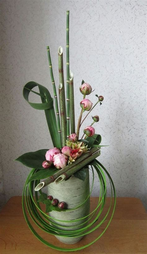 Arreglos Ikebana, Contemporary Flower Arrangements, Arrangement Of Flowers, Floral Art Arrangements, Corporate Flowers, Flower Arrangement Designs, Ikebana Arrangements, Floral Art Design, Flowers And Greenery