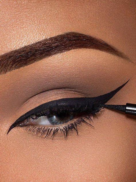 Aaliyah Jay's Chrome Cat Eye Look for Valentine's Day - Maybelline Modern Eyeliner, Cat Eye Eyeliner Tutorial, Creative Eyeliner, Eyeliner Guide, Cat Eye Eyeliner, Classic Eyeliner, Eye Eyeliner, Eyeliner Techniques, Powdered Eyeliner