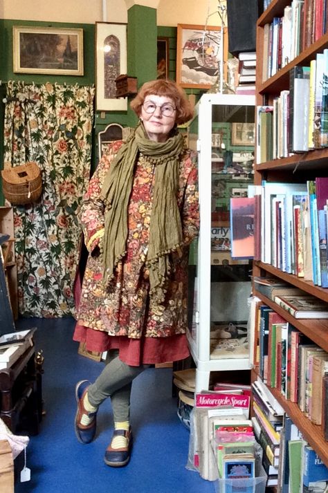 Old Clothing Patterns, Old Hag Fashion, Marcia Lois Riddington, Grannycore Outfit, Me Made Wardrobe, Old Lady Outfits Ideas, Granny Chic Fashion Advanced Style, Grandma Chic Fashion, Grandma Core Outfit