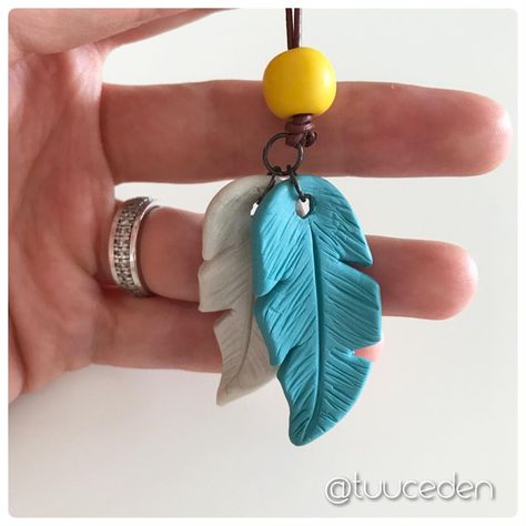 💛  polymer clay feathers Polymer Clay Feathers, Diy Clay Keychain Ideas, Polymer Clay Pendant Ideas, Clay Feathers, Polymer Clay Succulent, Succulent Earrings, Diy Keychains, Jewelry Polymer Clay, Clay Keychain