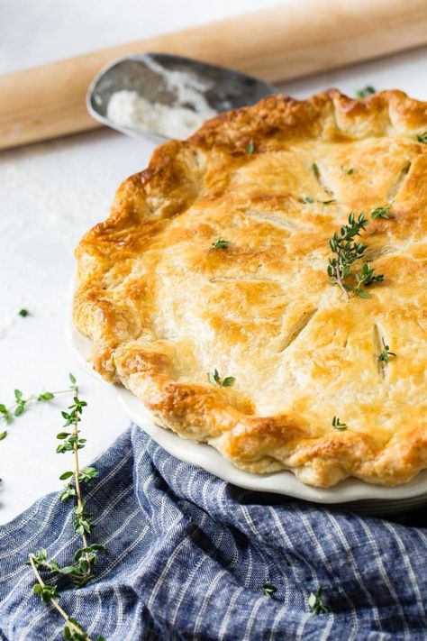 Homemade chicken pot pie filled with chicken and vegetables in a creamy sauce is the perfect comfort food. #chicken #pot pie #comfort food Chicken Pot Pie Crust, Homemade Pot Pie, Supper Meals, Turkey Pot Pie Recipe, Easy Chicken Pot Pie Recipe, Food Comfort, Best Chicken Pot Pie, Chicken Pot Pie Filling, Homemade Chicken Pot Pie