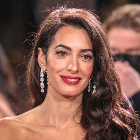 Amal Clooney Wedding, Pelo Chocolate, Sequined Gown, Jewelry Hacks, Silver Gown, Affordable Swimwear, Fake Jewelry, Amal Clooney, Green Rings