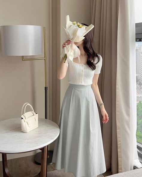 Elegant And Cute Outfits, Summer Clothes Classy, Korean Casual Dress Outfit, Korean Elegant Style, Korean Cute Dress Outfit, Elegant Korean Outfit, Simple Dress Outfits, Elegant Outfit Casual Classy, Feminine Classy Outfits