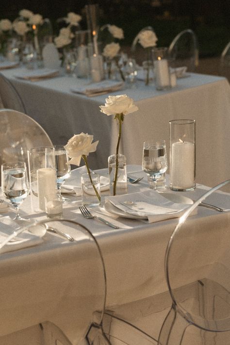 Sleek Wedding Centerpieces, White Roses In Bud Vases, White Rose Wedding Reception, Simple Floral Wedding Table Decor, Cocktail Table Covers, White Rose Centerpiece Simple, White Rose Centerpiece Round Table, Candles And White Roses Centerpiece, Minimal Centrepiece Wedding