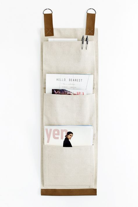 These leather and canvas wall pockets are a useful and stylish way to add a little extra storage to any room in your home! Click for the tutorial for these wall pockets! Diy Sy, Leather Wall, Magazine Holder, Trendy Sewing, Costura Diy, Pocket Organizer, Sewing Organization, Diy Couture, Easy Sewing Projects