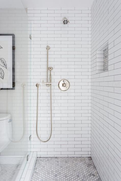 Ranch Bathroom Remodel, Ranch Bathroom, Modern Farmhouse Bathroom Ideas, White Subway Tile Bathroom, Beautiful Modern Farmhouse, Top Bathroom Design, Subway Tile Showers, Subway Tiles Bathroom, Farmhouse Bathroom Ideas